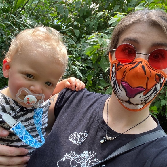 Meet your Posher, Caitlin - Picture 4 of 6